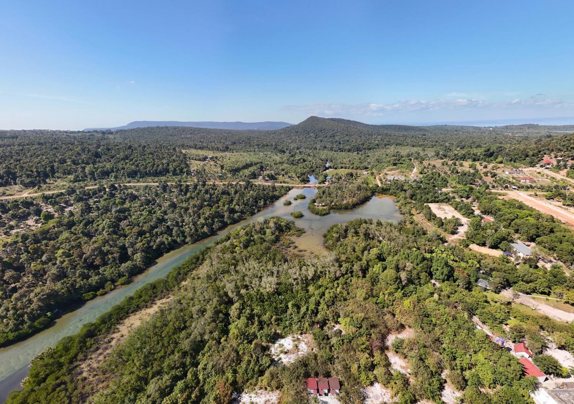 Koh Rong Beach Hostel And Bungalows Kaoh Touch Exterior photo