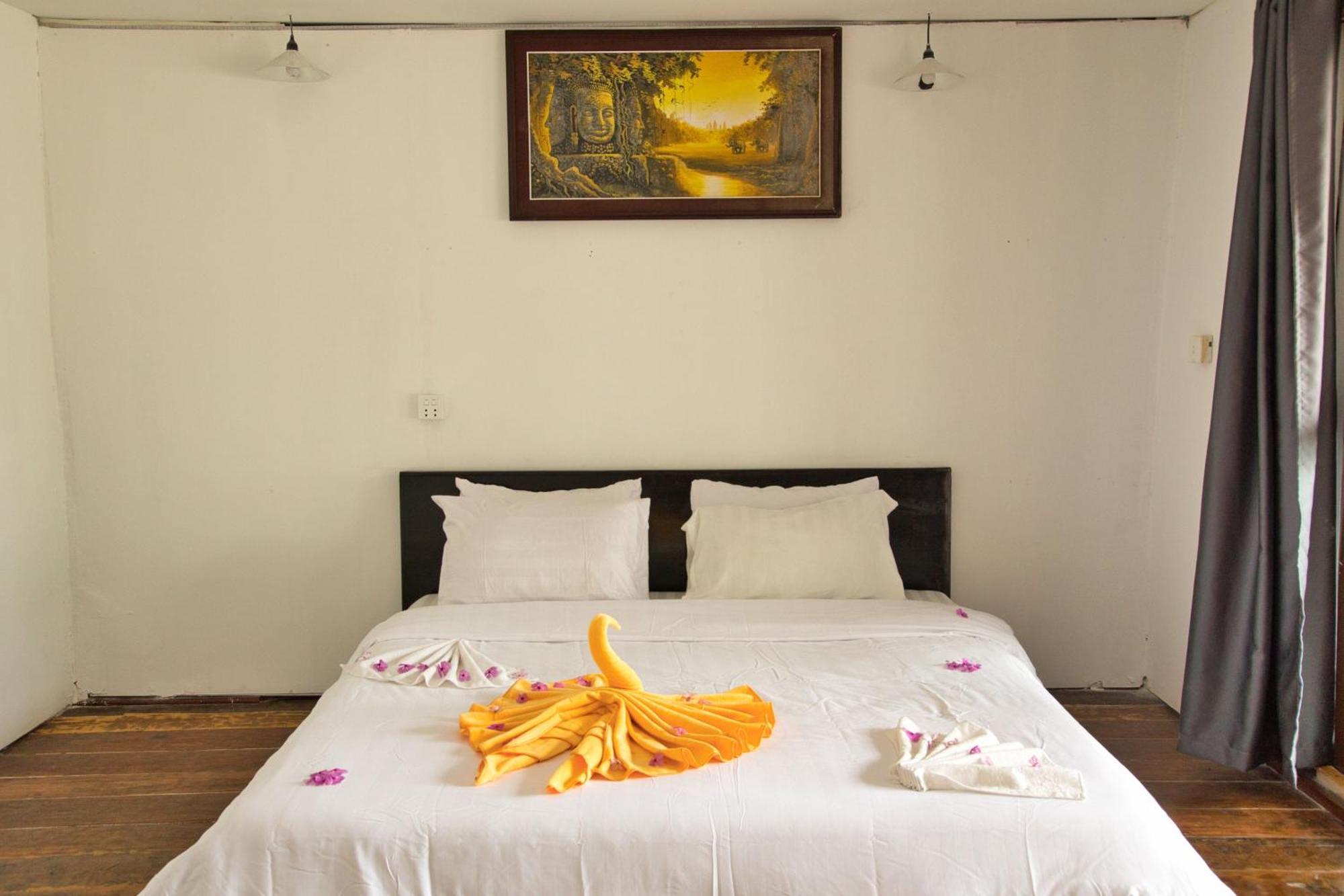 Koh Rong Beach Hostel And Bungalows Kaoh Touch Exterior photo
