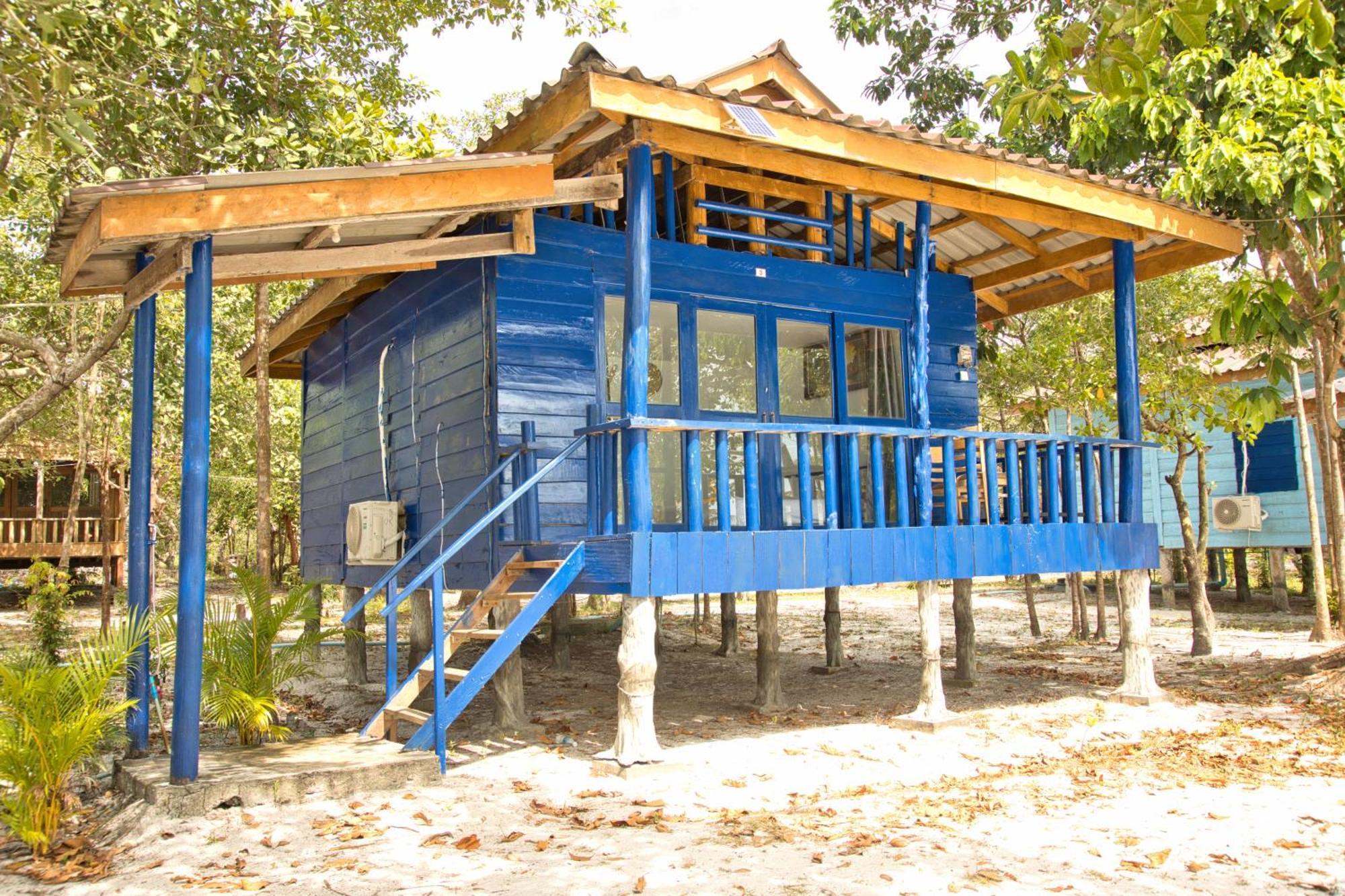 Koh Rong Beach Hostel And Bungalows Kaoh Touch Exterior photo