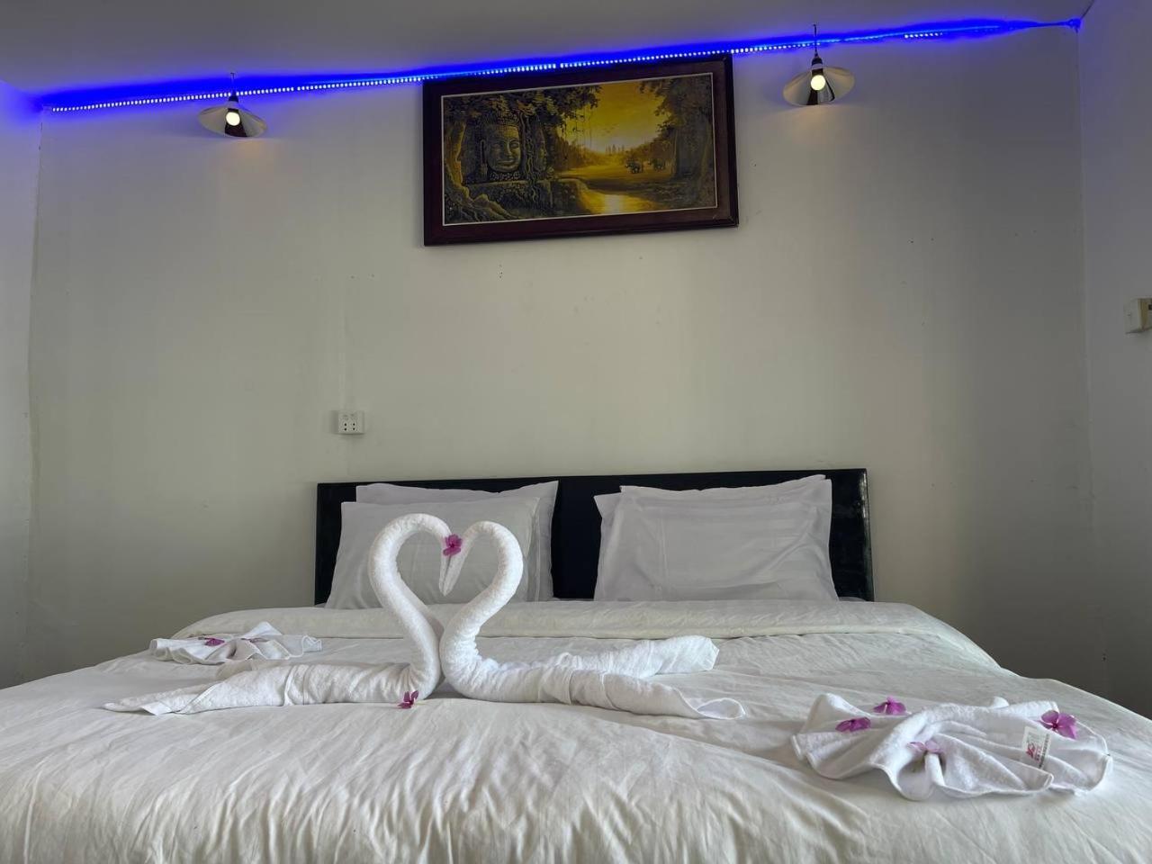 Koh Rong Beach Hostel And Bungalows Kaoh Touch Exterior photo