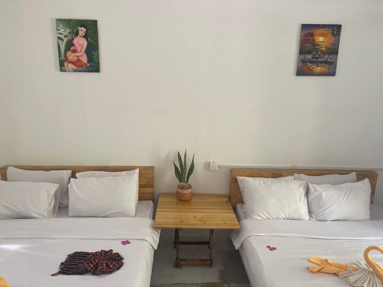 Koh Rong Beach Hostel And Bungalows Kaoh Touch Exterior photo