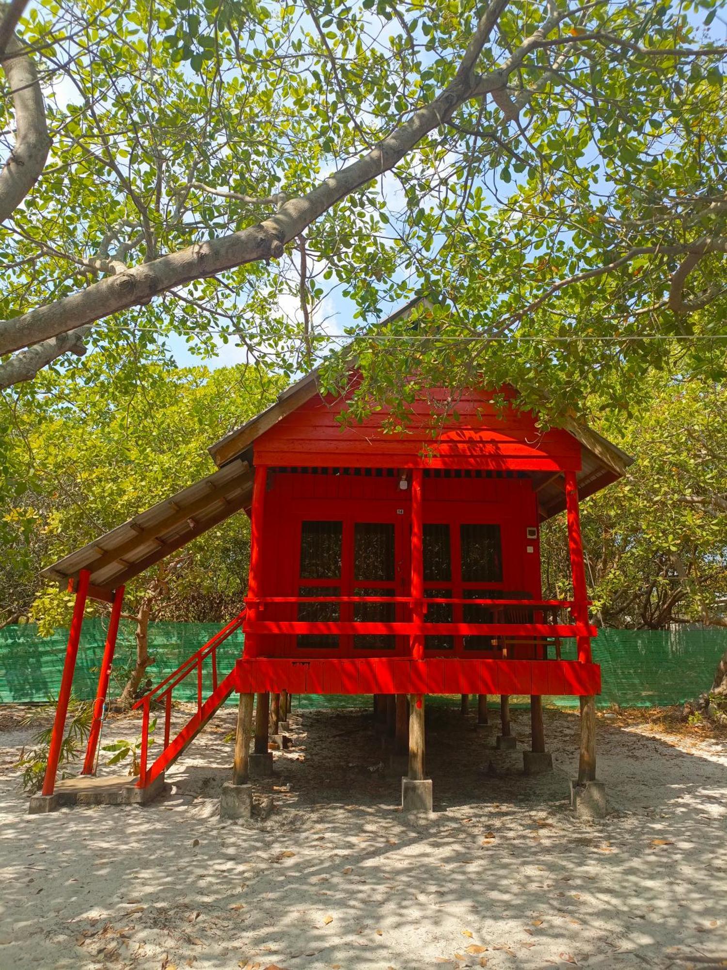 Koh Rong Beach Hostel And Bungalows Kaoh Touch Exterior photo