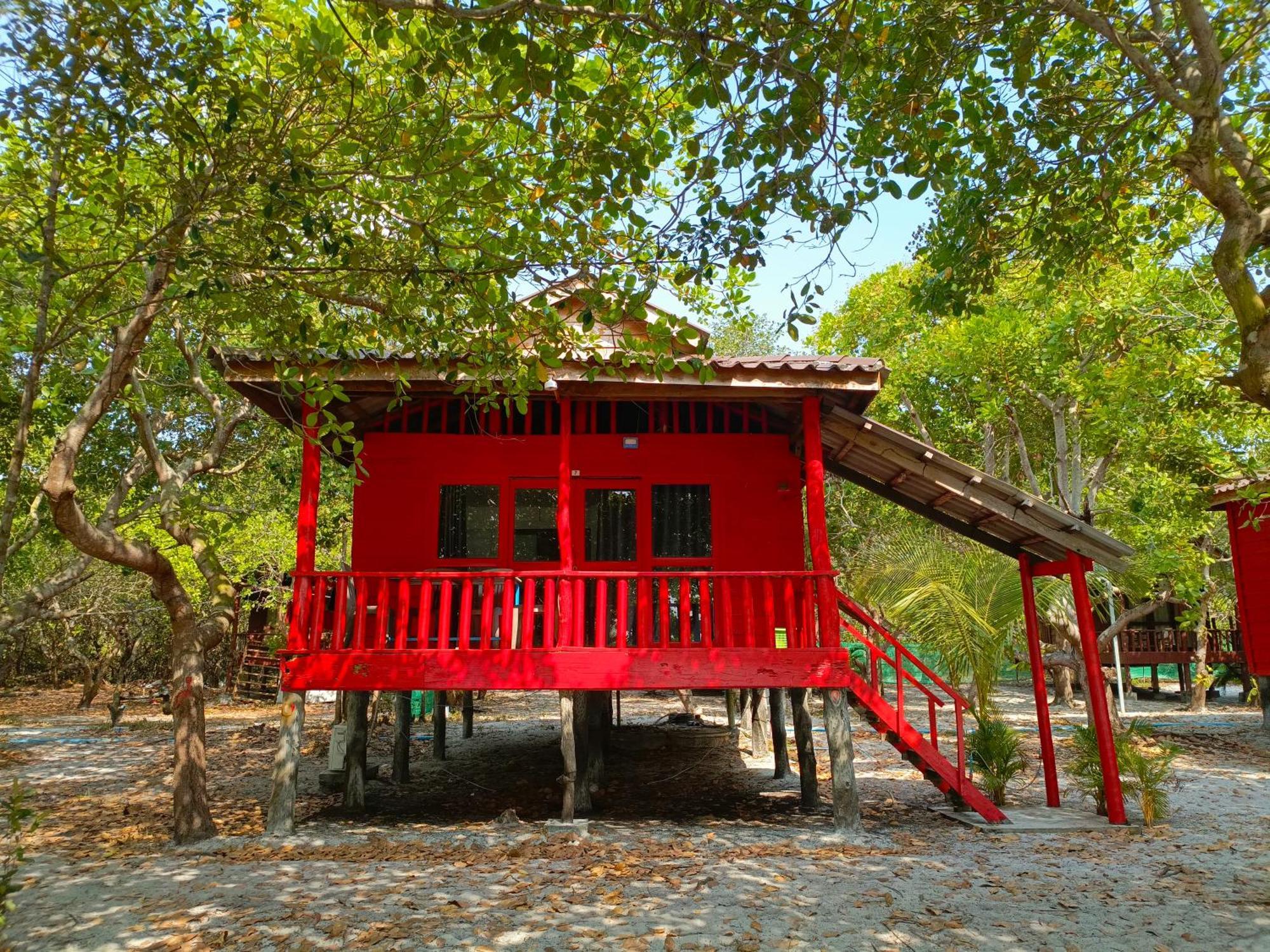 Koh Rong Beach Hostel And Bungalows Kaoh Touch Exterior photo
