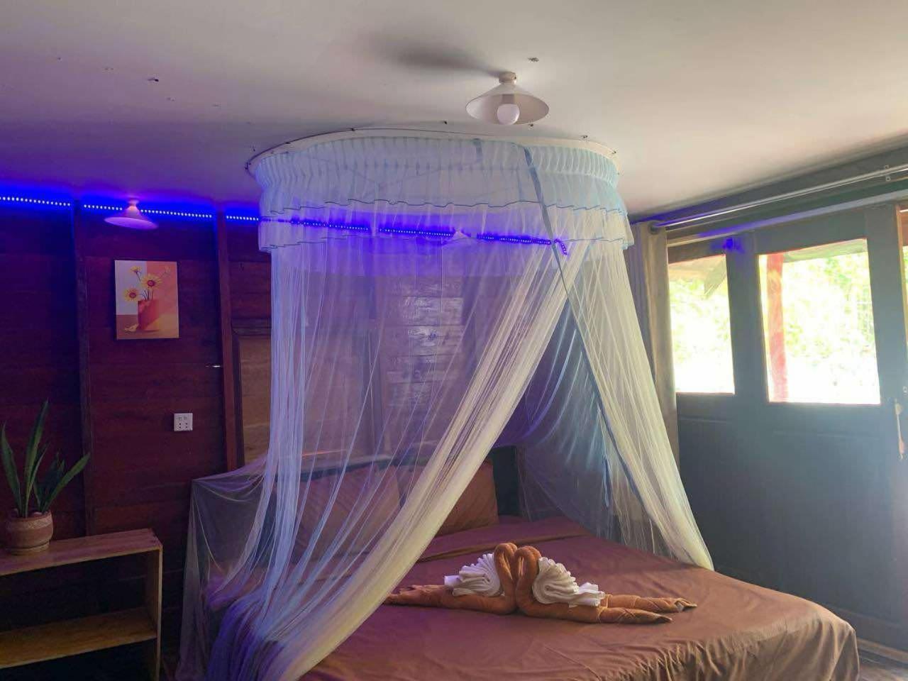 Koh Rong Beach Hostel And Bungalows Kaoh Touch Exterior photo