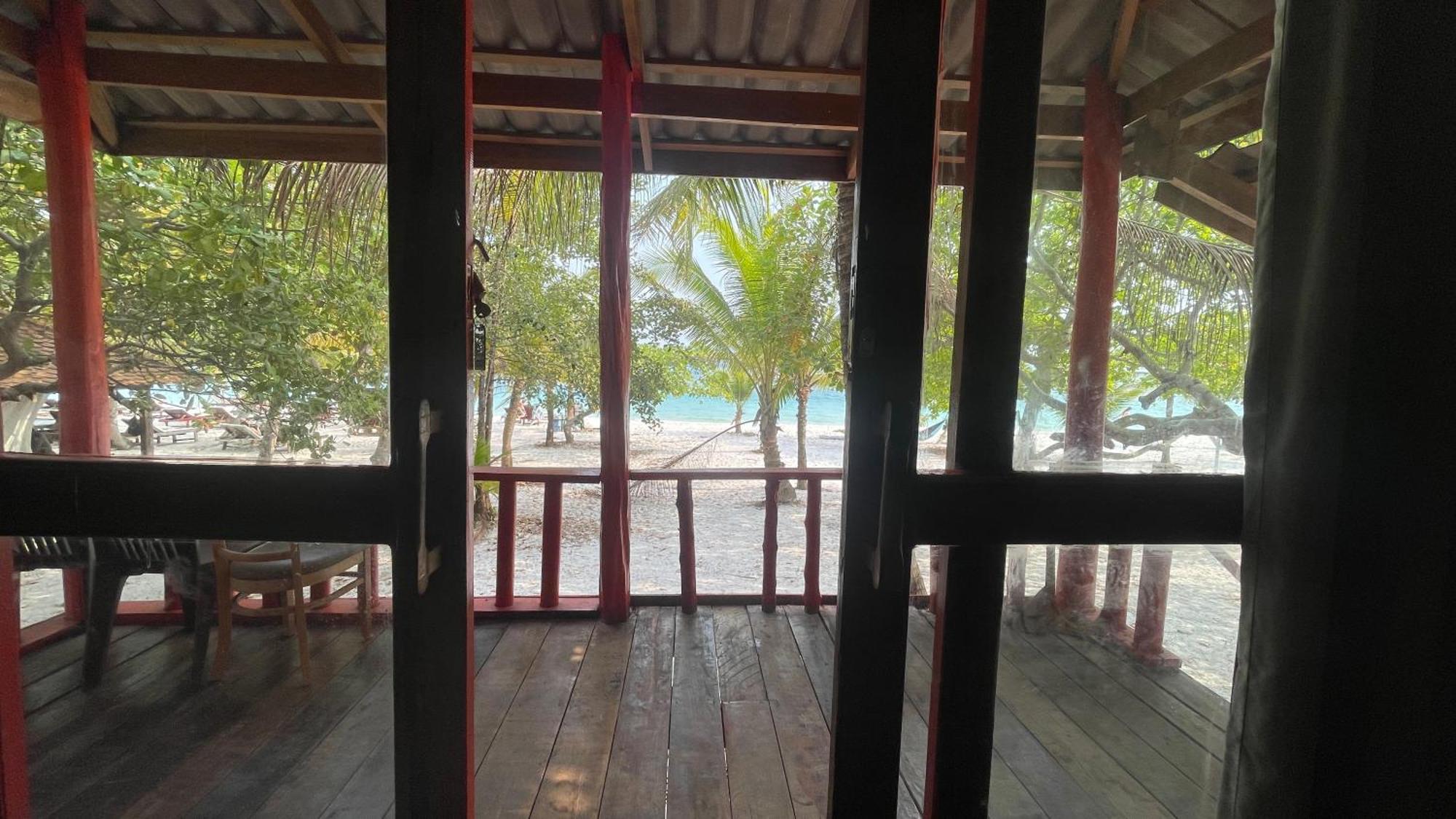 Koh Rong Beach Hostel And Bungalows Kaoh Touch Exterior photo
